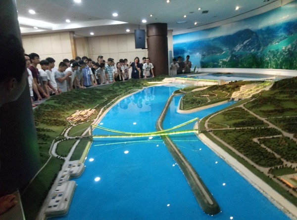 三峡实习新闻稿P70602-145654.jpg 三峡实习新闻稿P70602-145654.jpg