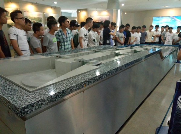 三峡实习新闻稿P70602-143942.jpg 三峡实习新闻稿P70602-143942.jpg