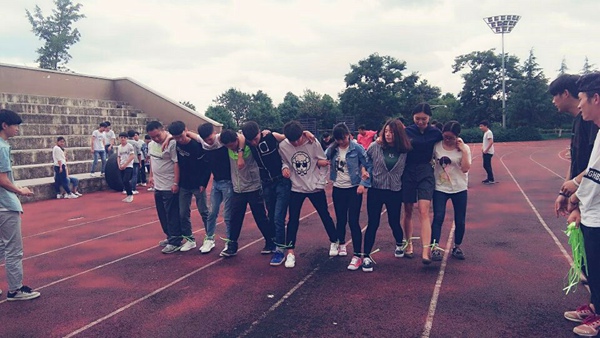 2017.12.11湖北省城市技工学校学生会部门拓展活�?_副本.jpg 2017.12.11湖北省城市技工学校学生会部门拓展活�?_副本.jpg