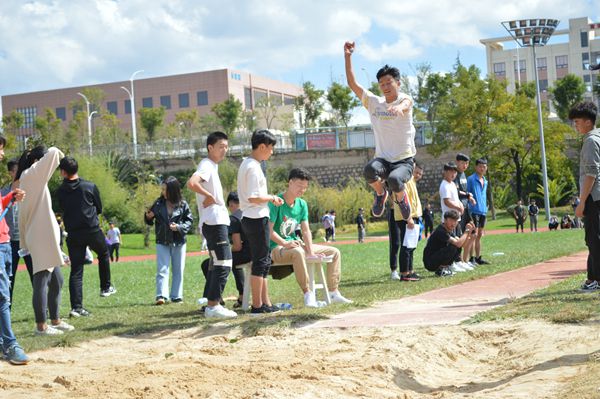 运动会三_副本.jpg 运动会三_副本.jpg