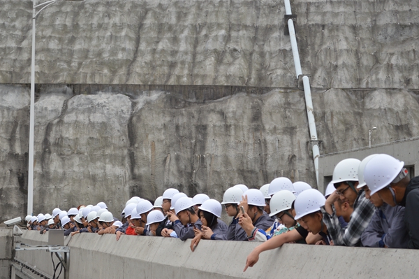 三峡坝区学习 (5)_副本.jpg 三峡坝区学习 (5)_副本.jpg