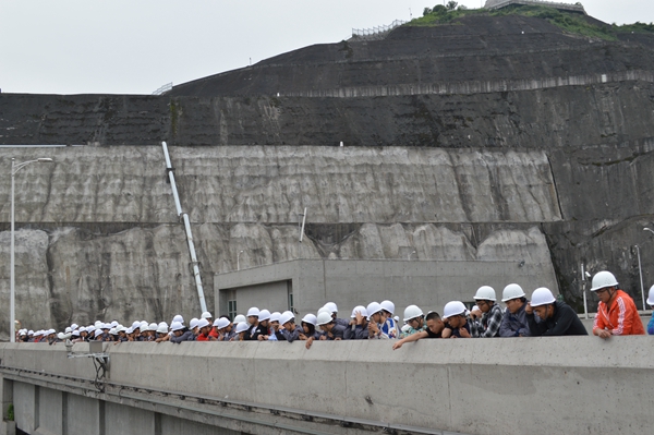 三峡坝区学习 (8)_副本.jpg 三峡坝区学习 (8)_副本.jpg